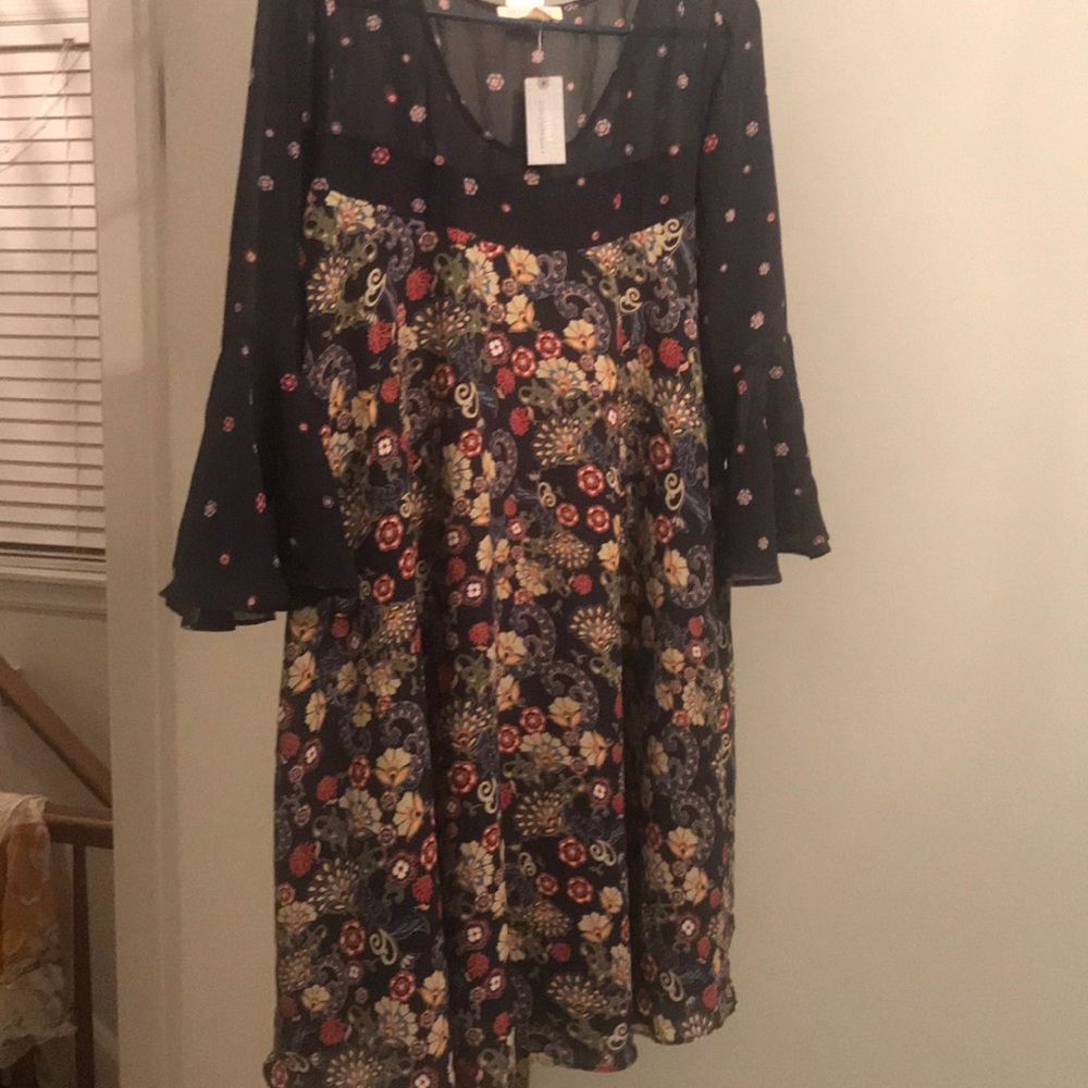 Paper crown dress
